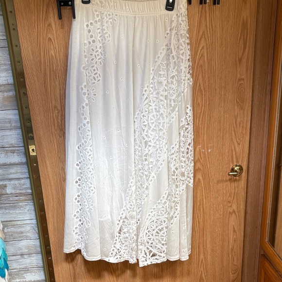 64 sixty five Dresses & Skirts - White Lace Maxi Skirt M